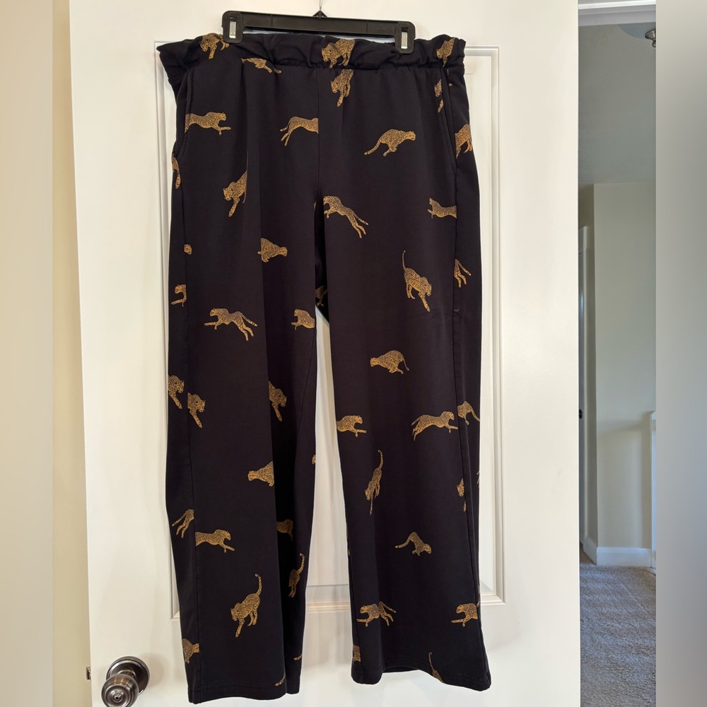 Torrid - Super Soft Fleece Black Cheetah Raglan Sweatshirt + Pant SET - 2X - Picture 6 of 11